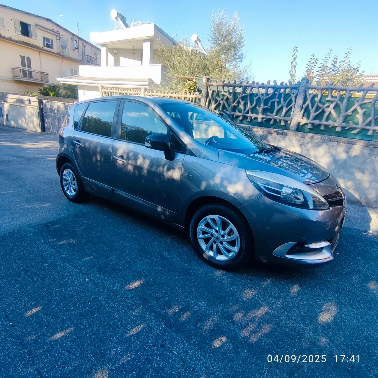 Renault Scenic Scénic XMod dCi 110 CV EDC Limited