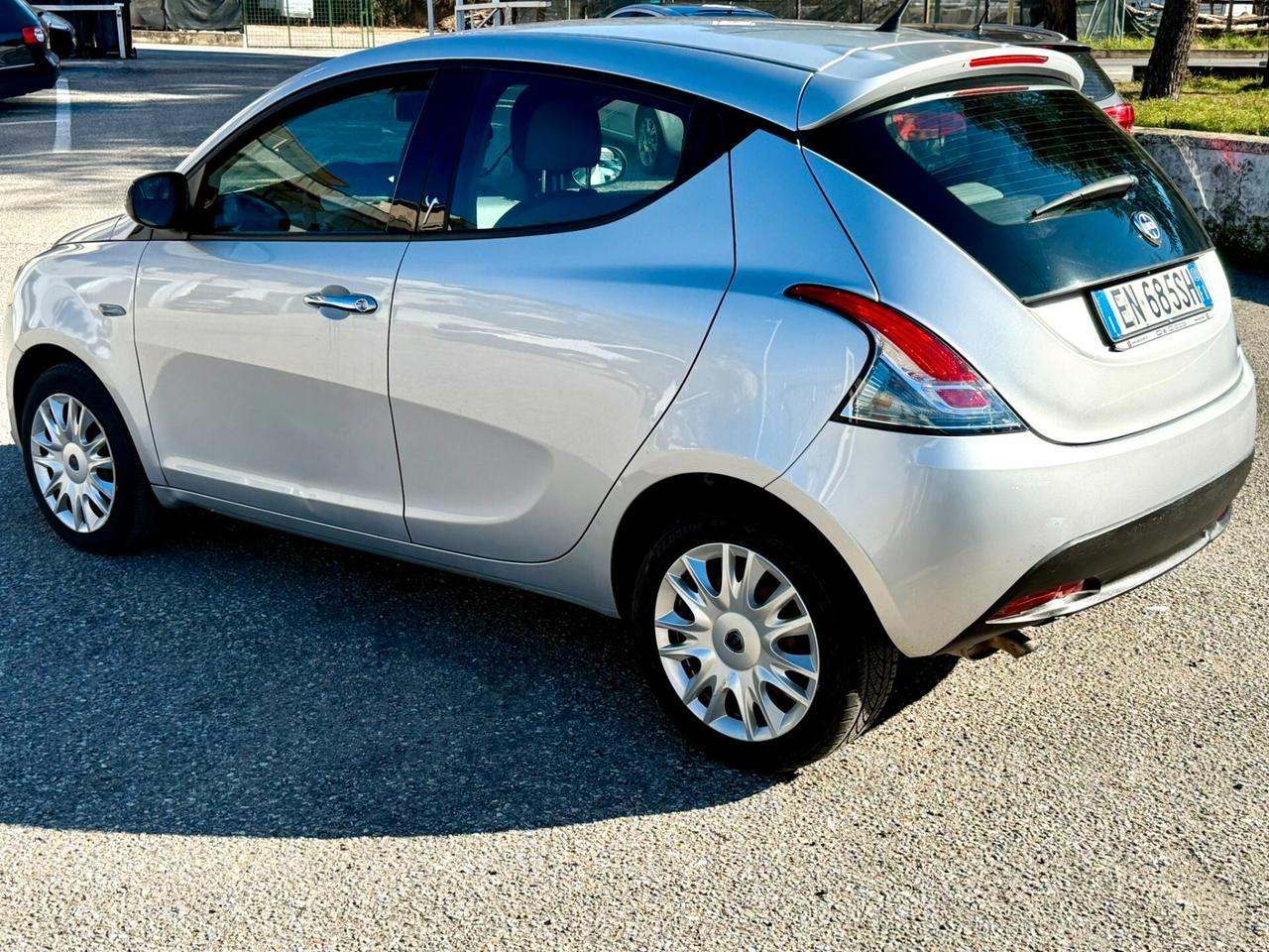 Lancia Ypsilon 1.3 MJT 16V 95 CV 5 porte S&S Silver