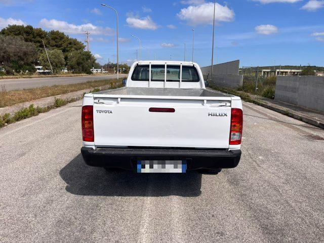 TOYOTA Hilux 2.5 D-4D 4X2 Pick-up 2 POSTI
