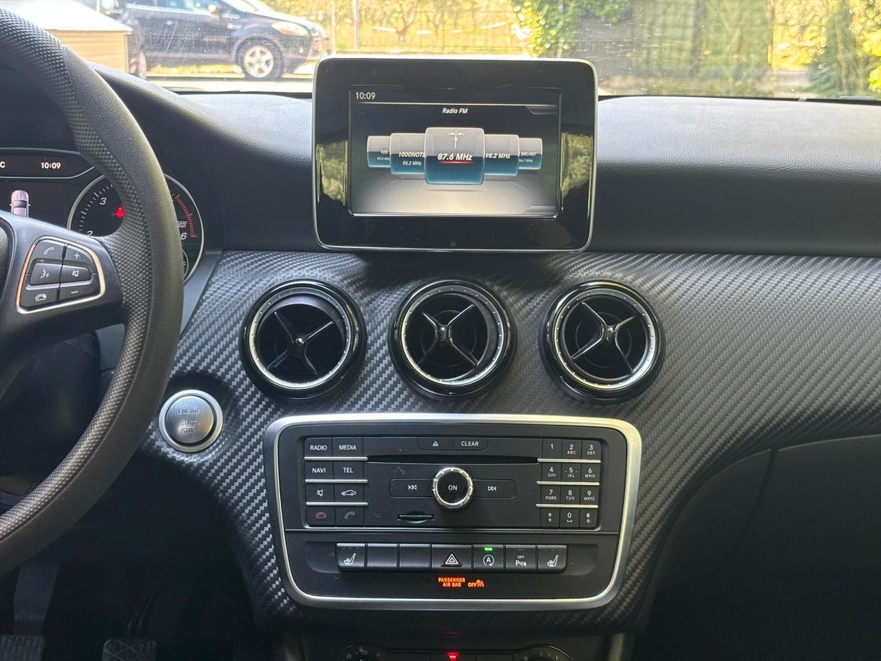 Mercedes-benz GLA 200 180 d Business