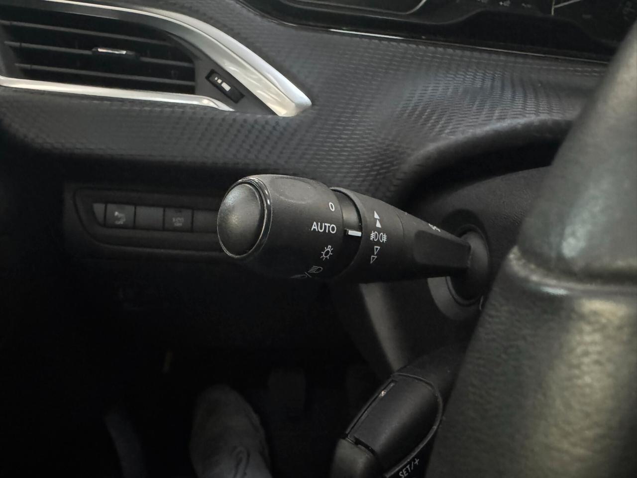 Peugeot 208 PureTech 82 Stop&Start 5 porte Allure - EDIZIONE LIMITATA: SIGNATURE