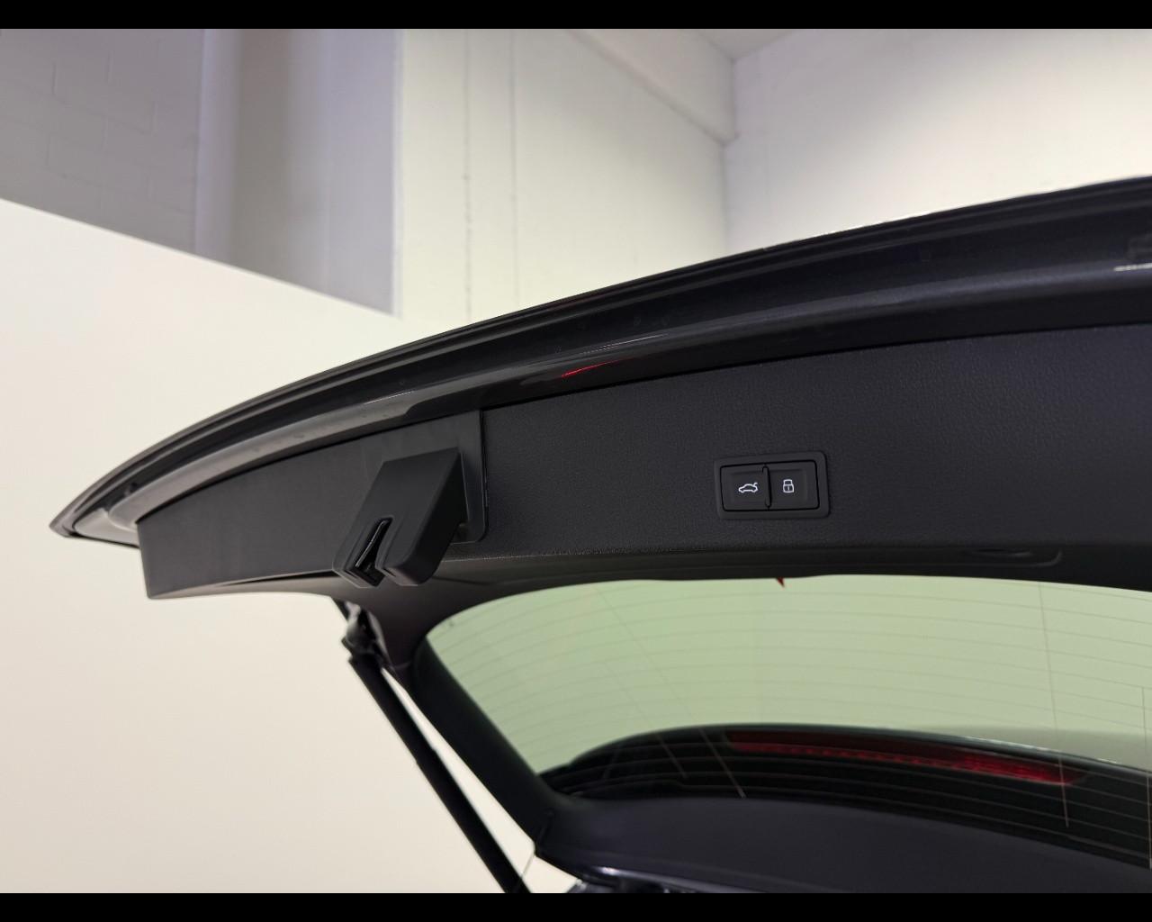 AUDI Q2 35 TDI S-TRONIC IDENITITY BLACK