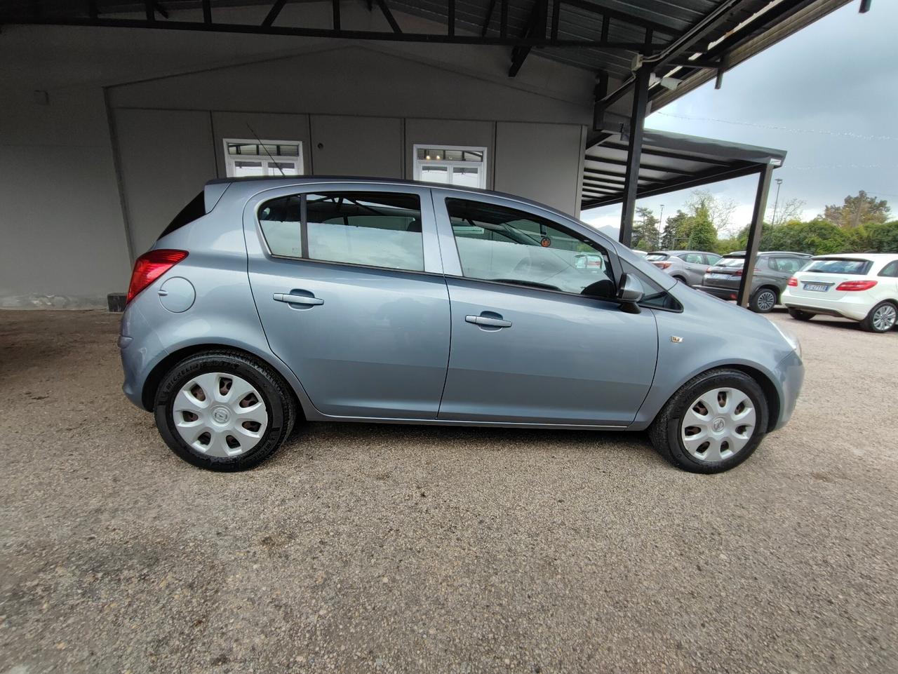 Opel Corsa 1.2 5 porte Cosmo