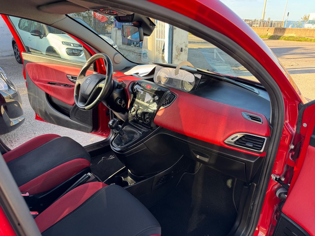 Lancia Ypsilon 1.2 69 CV 5 porte S&S Platinum