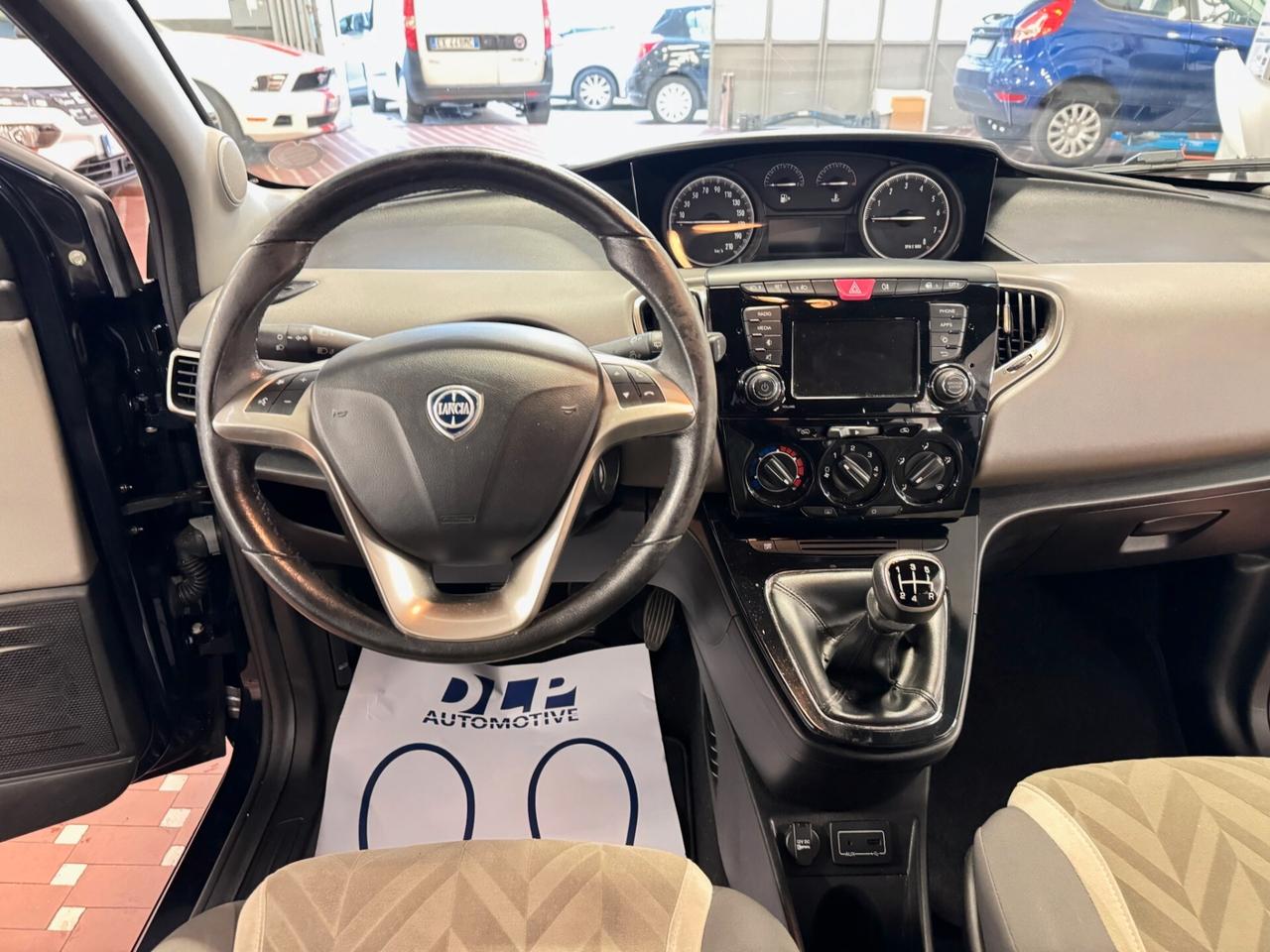 Lancia Ypsilon 1.2 69 CV 5 porte Platinum - NEOPATENTATI