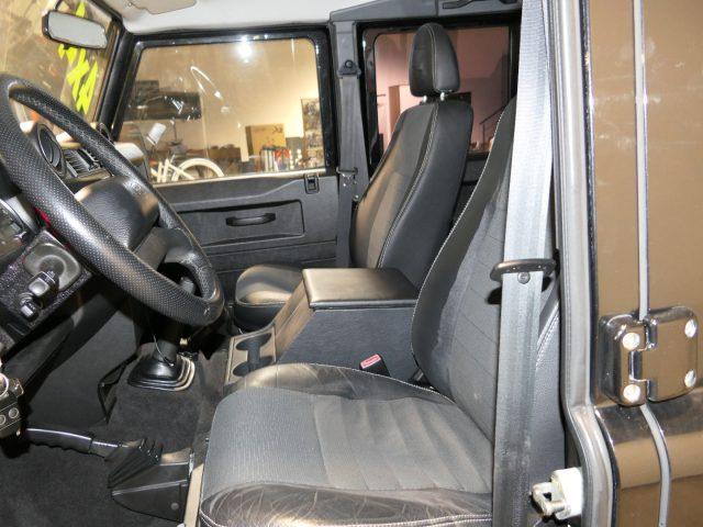 LAND ROVER Defender 90 2.4 TD4 Station Wagon SE