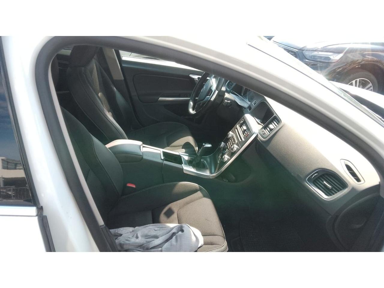 Volvo V60 D4 Geartronic R-design Kinetic