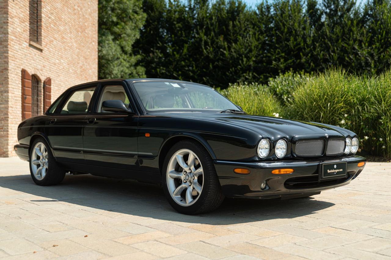 JAGUAR XJR - JAG00067