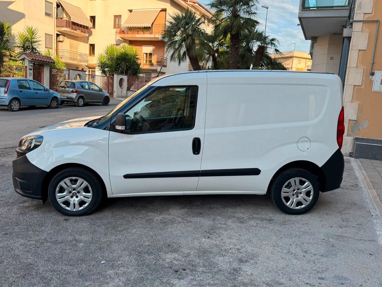 FIAT DOBLO CARGO 1.6 MJ 105 CV. E6 3 POSTI PERFETTA