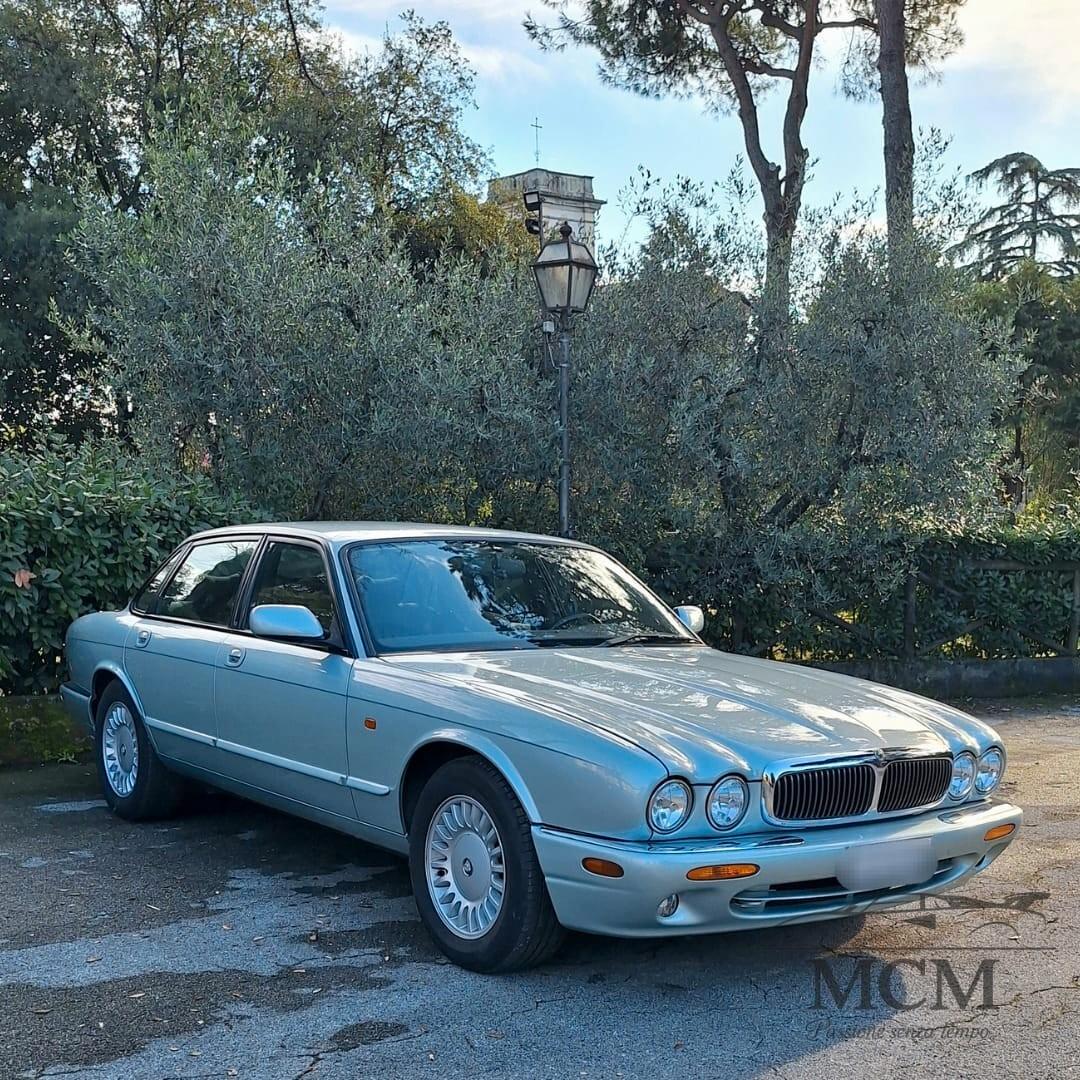 Jaguar XJ8 - 3.2 - V8 Executive - PARI AL NUOVO