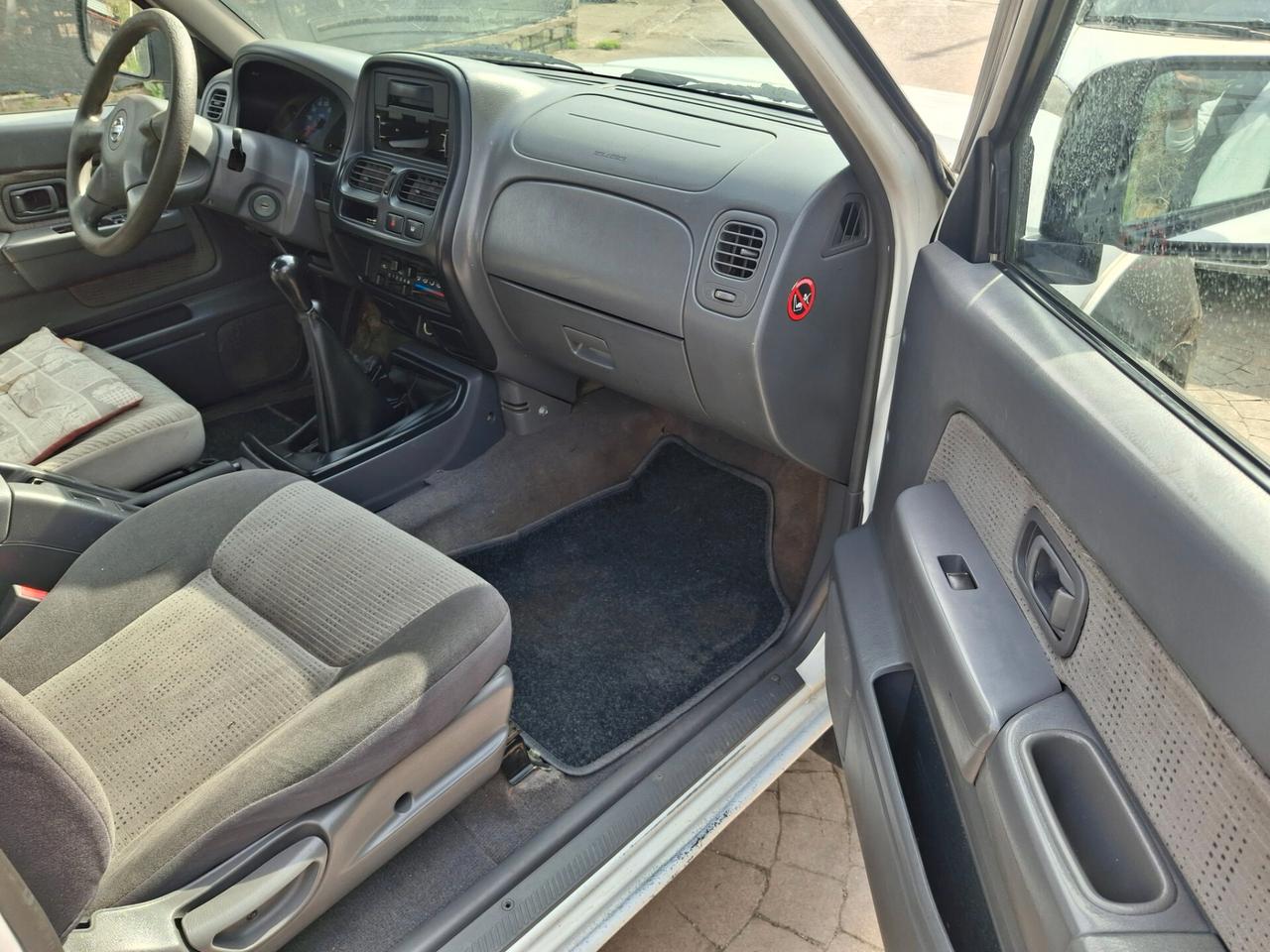 Nissan Navara 2.5 dCi 4 porte Double Cab SE gancio traino