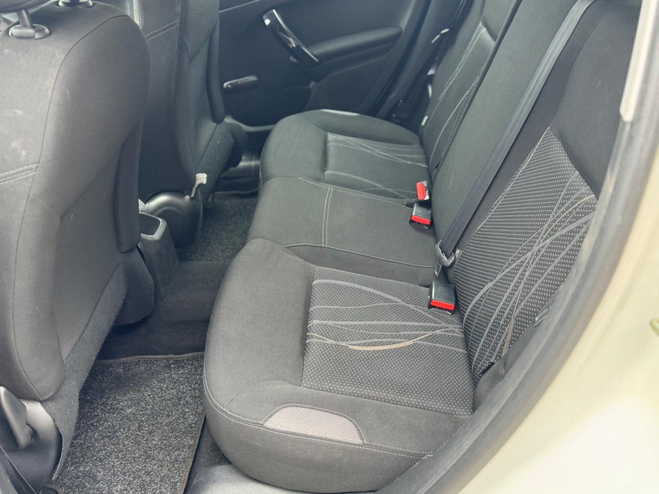 Peugeot 208 1.4 e-HDi 68 CV S&S robotizzato 5 porte Active
