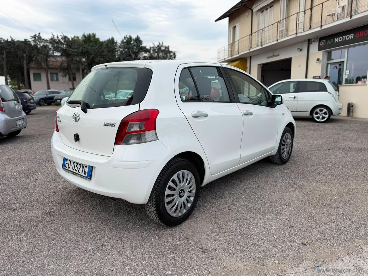 TOYOTA Yaris 1.0 5p. Sol