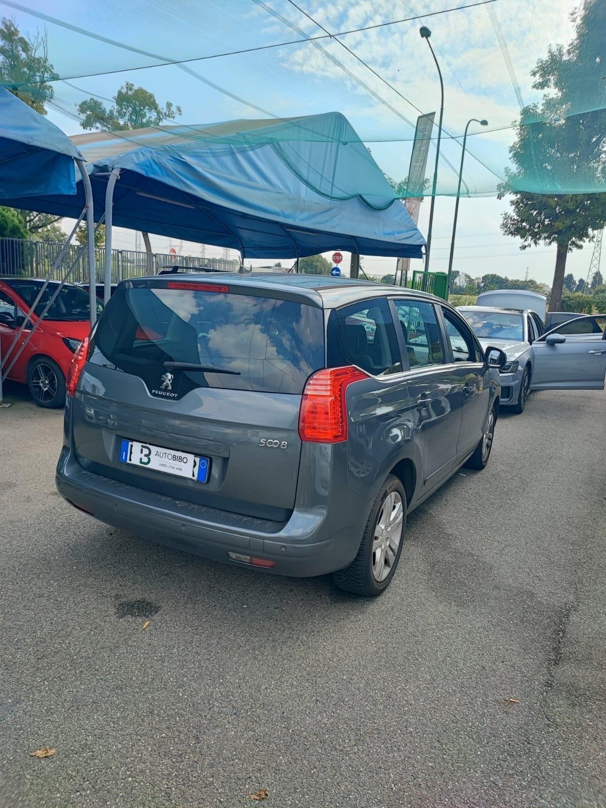 Peugeot 5008 1.6 HDi 115CV Allure