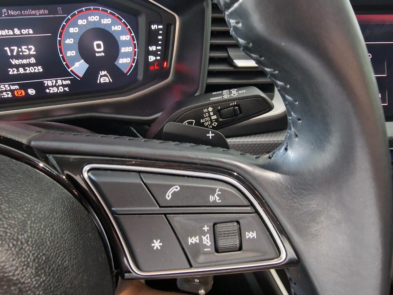 Audi A1 citycarver/allstreet 30 identity contrast