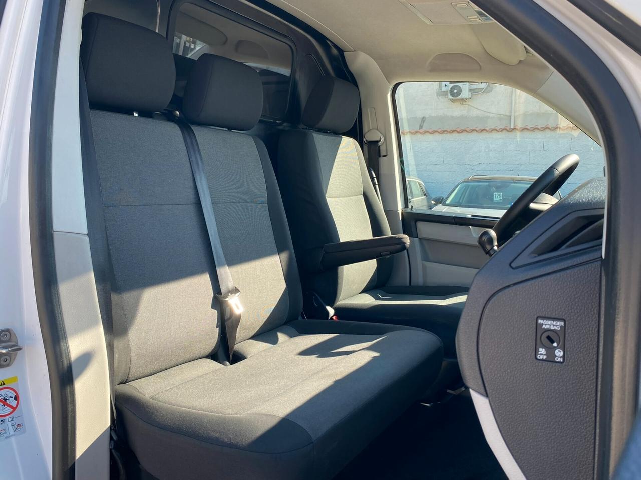 Volkswagen Transporter Business 2.0 TDI 102CV Autocarro 100% detraibile
