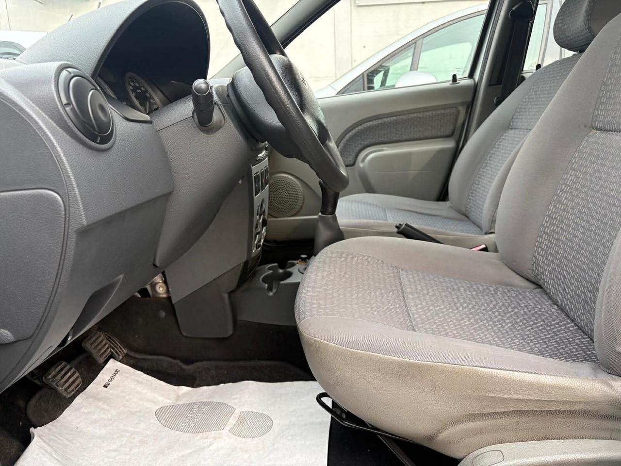 Dacia Logan MCV 1.6 16V 5 posti Lauréate