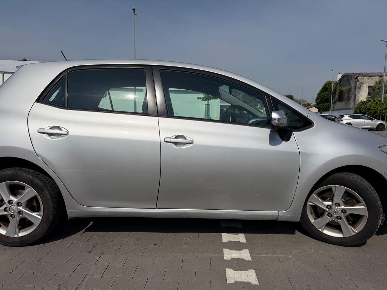 Toyota Auris 2.0 D-4D SOL #11110