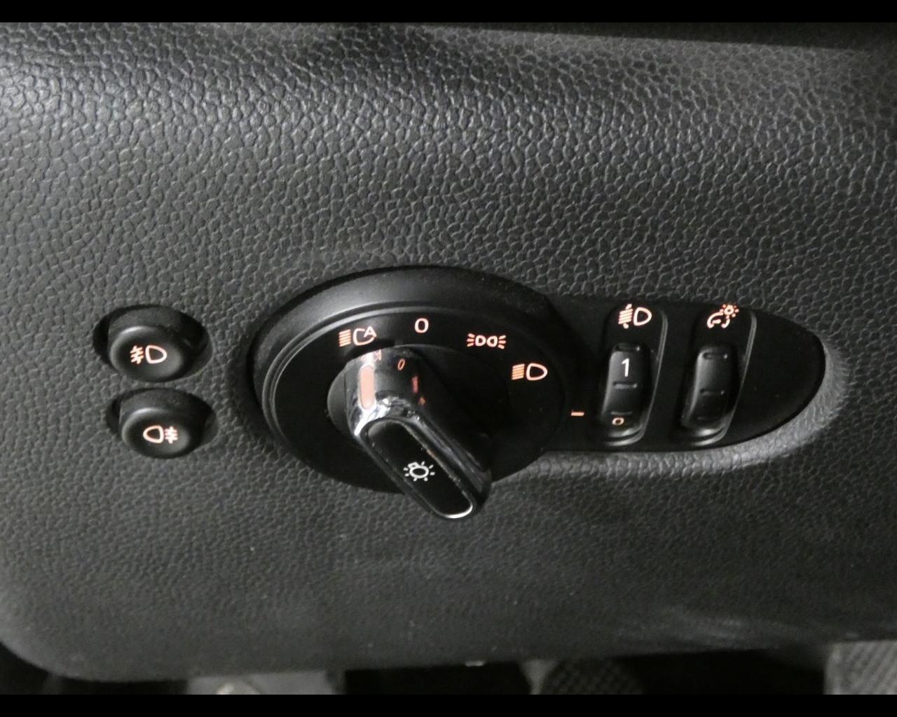 MINI Mini 4ª serie (F56) - Mini 1.5 One 75 CV