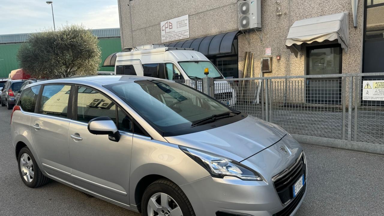 Peugeot 5008 1.6 HDi 115CV Active 7 POSTI