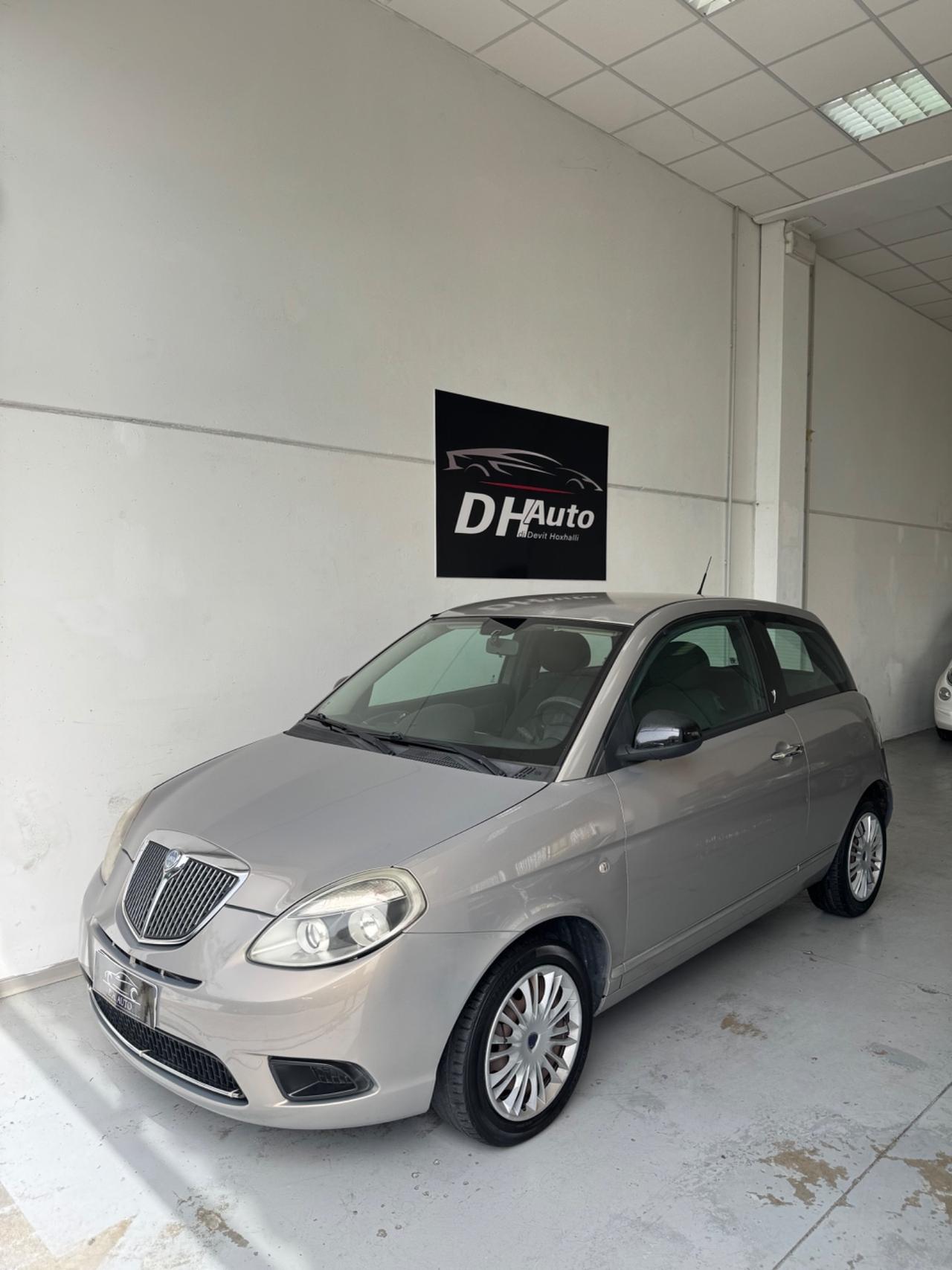 Lancia Ypsilon 1.2 69 CV Unyca