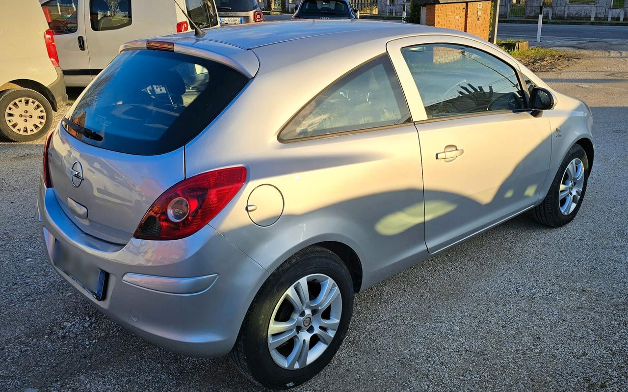 Opel Corsa 1.0 12v Enjoy - PEFETTA