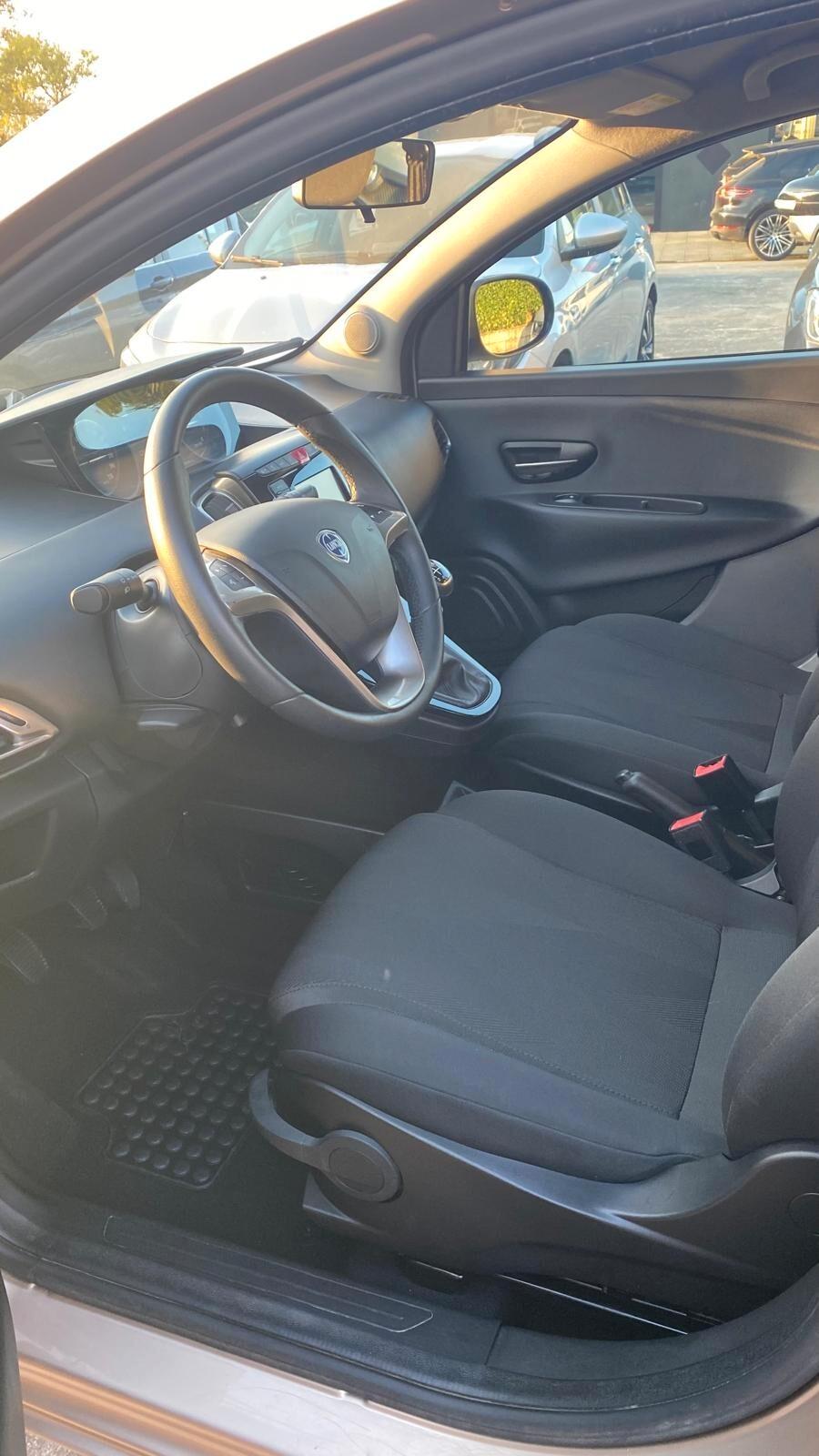 Lancia Ypsilon 1.2 69 CV 5 porte GPL Ecochic Gold