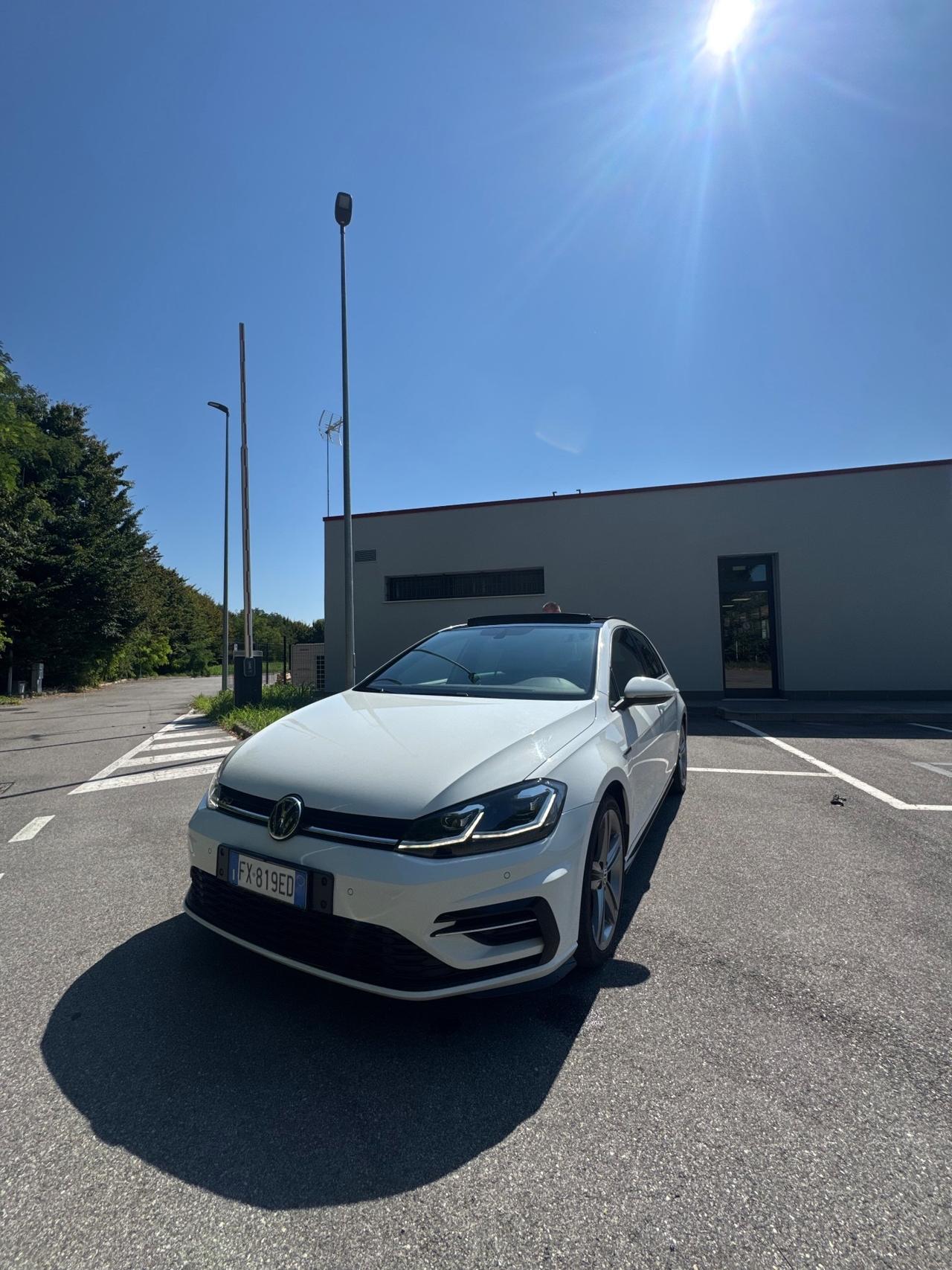 Volkswagen Golf 2.0 TDI 5p. R-Line