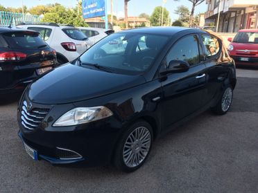 Lancia Ypsilon 0.9 TwinAir 85 CV tagliandata garanzia !!automatica! ideale per neopatentati!