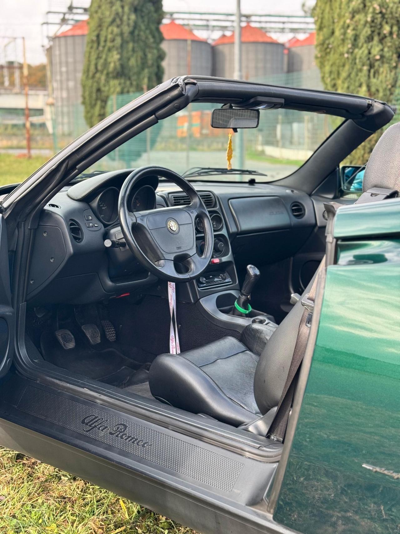 Alfa Romeo Spider 2.0 16v L (916) – 1996