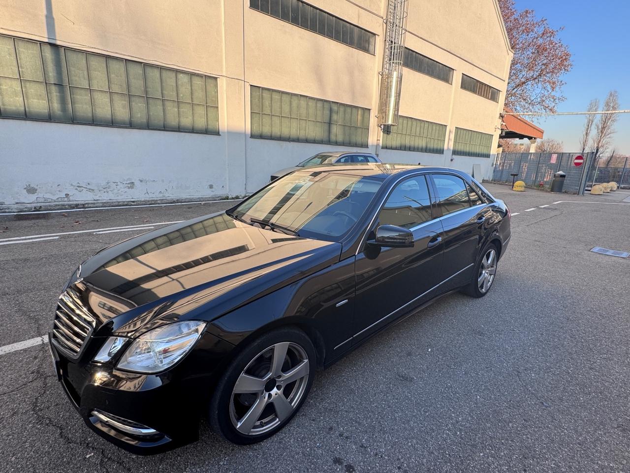 Mercedes-benz E 220 CDI BlueEFFICIENCY Avantgarde