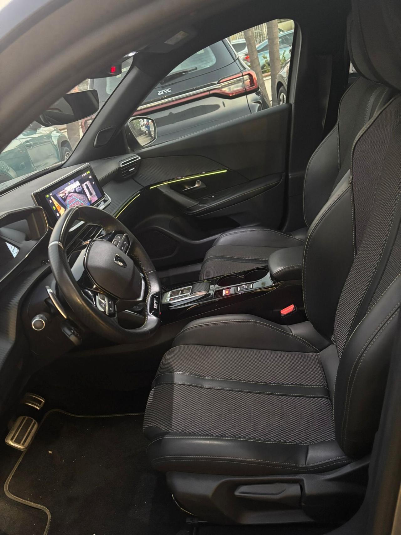 Peugeot 2008 BlueHDi 130 S&S EAT8 GT