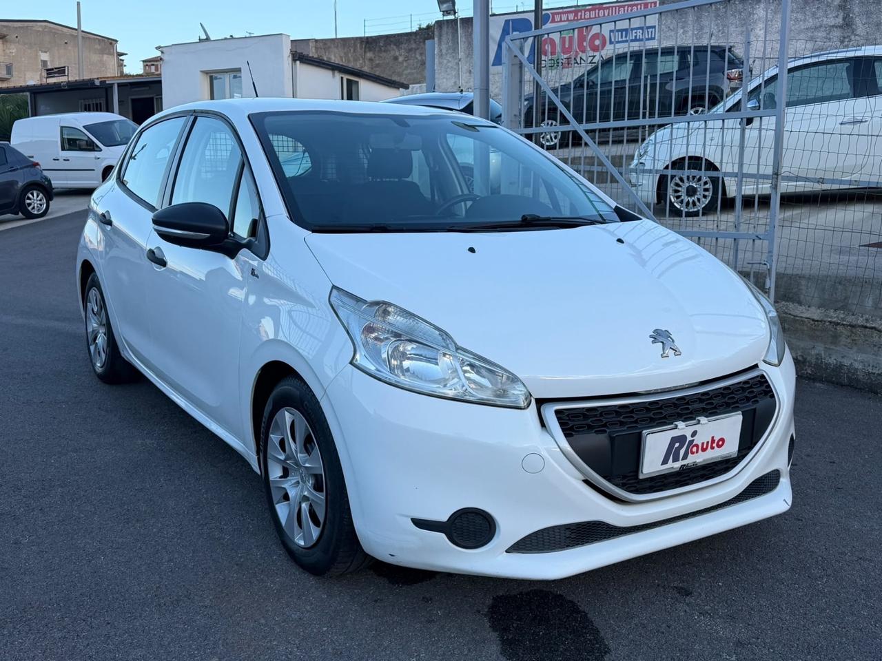 Peugeot 208 autocarro motore sostituito