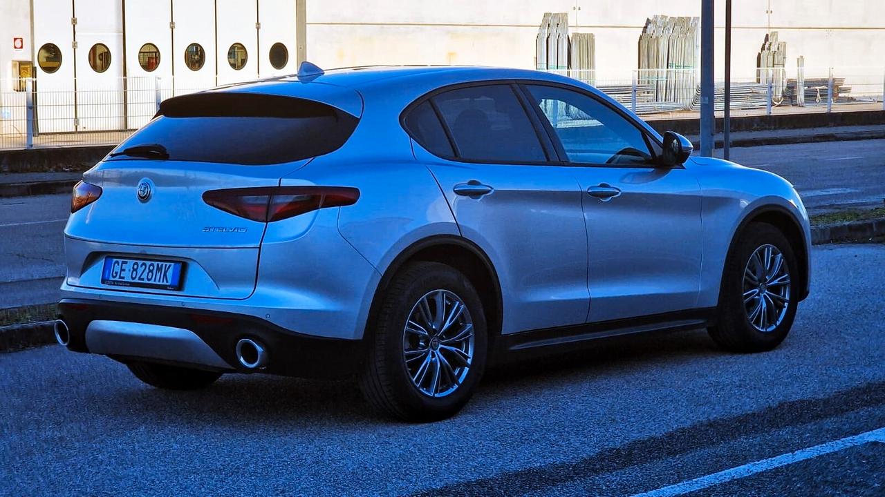 Alfa Romeo Stelvio 2.2 Turbodiesel 160 CV AT8 RWD