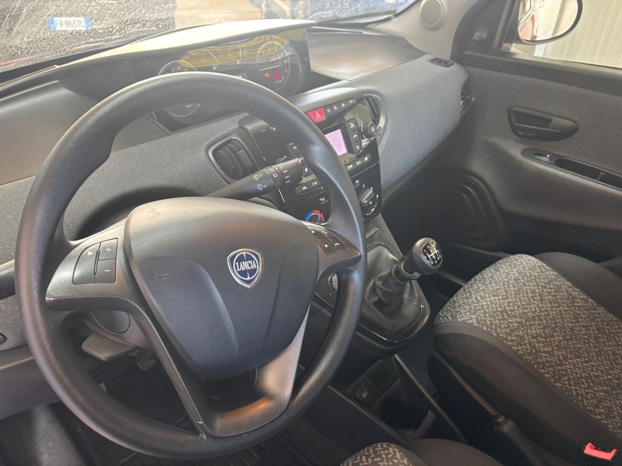 Lancia Ypsilon 1.0 FireFly 5 porte S&S Hybrid Ecochic Silver
