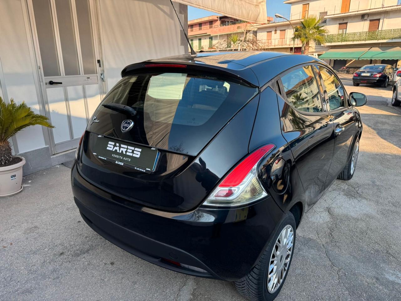 Lancia Ypsilon 1.2 69 CV 5 porte S&S Silver