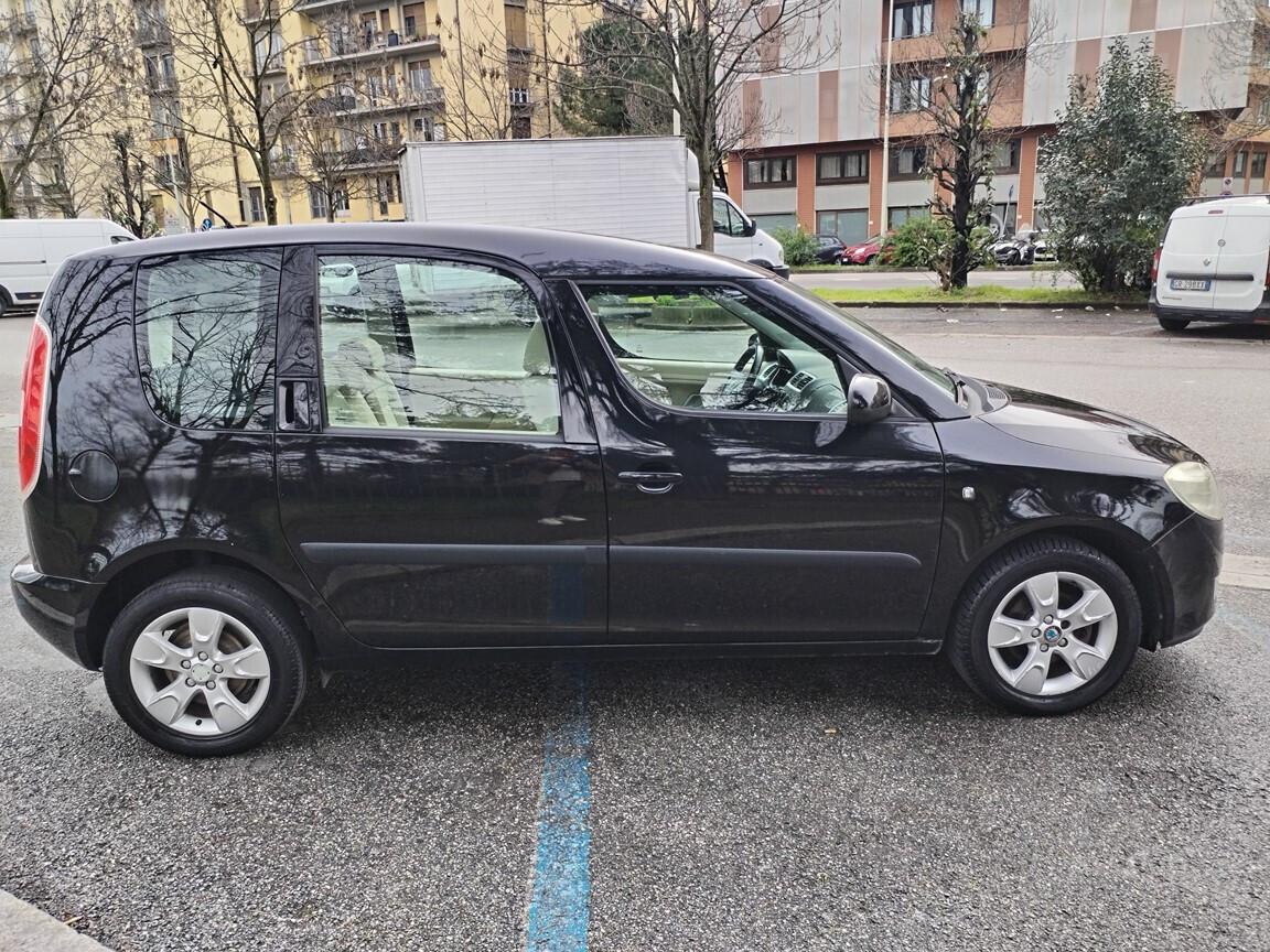 Skoda Roomster 1.4 16V Sport 90000km tetto panoramico consegna con manutenzioni fatte