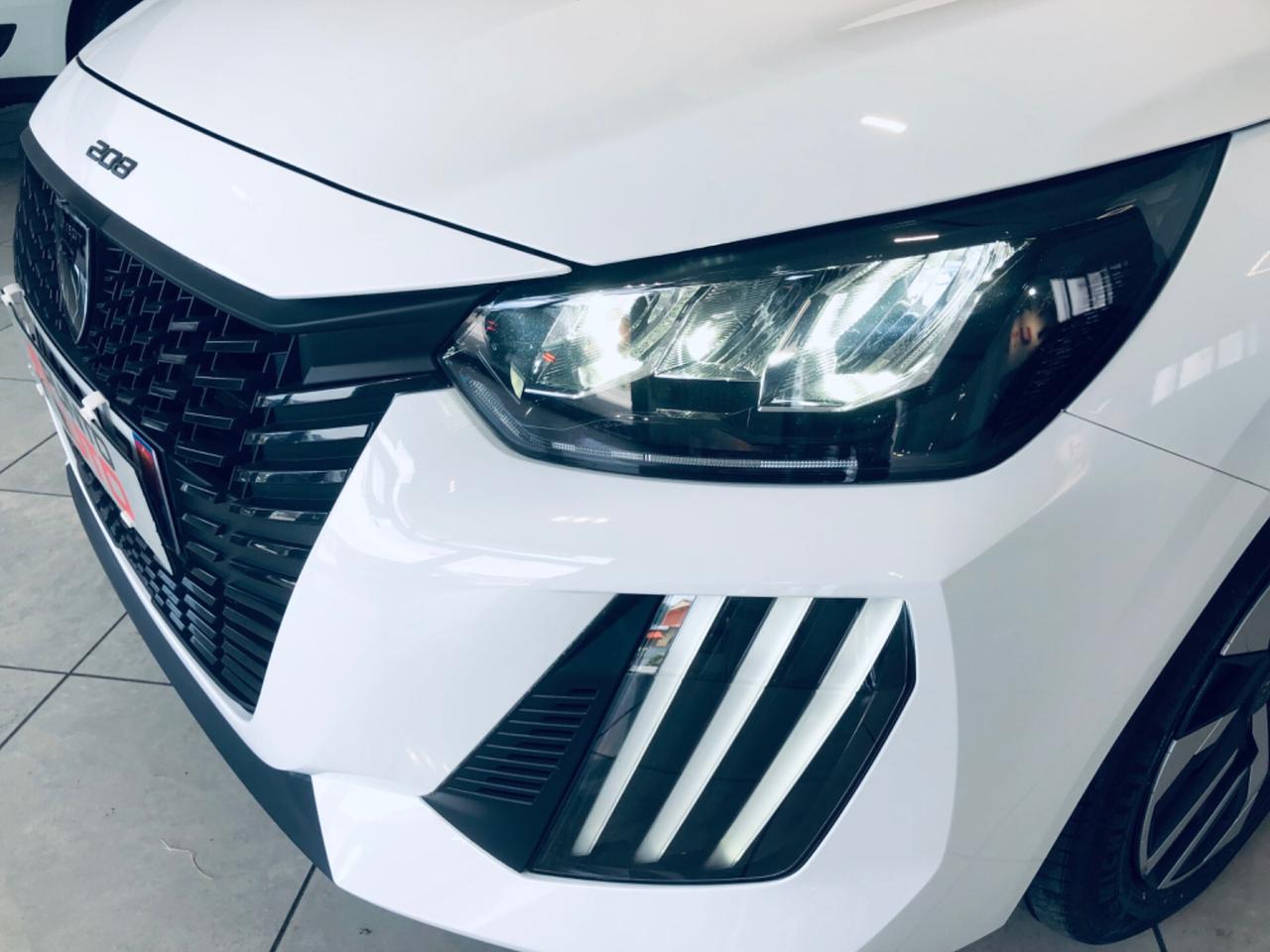 Peugeot 208 1.2 benzina neopatenti 15mila km