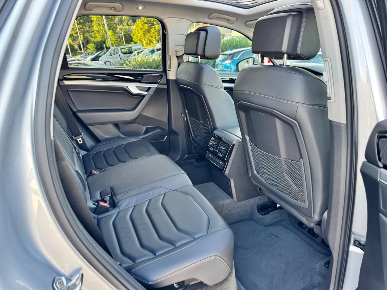 Volkswagen Touareg 3.0 V6 TDI 286 CV SCR R line open edition