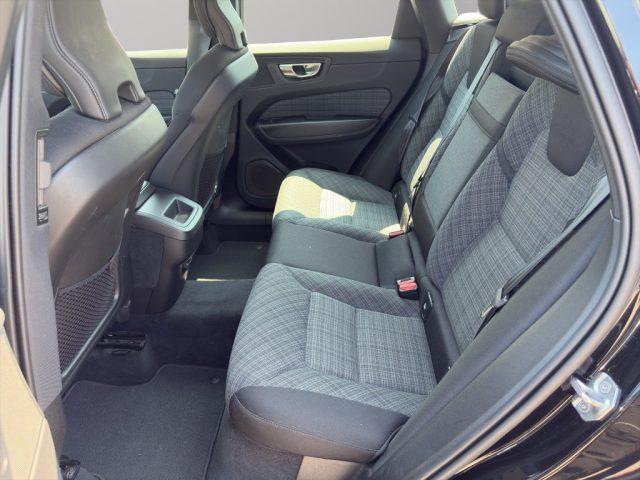 VOLVO XC60 B4 (d) AWD Geartronic Momentum Pro