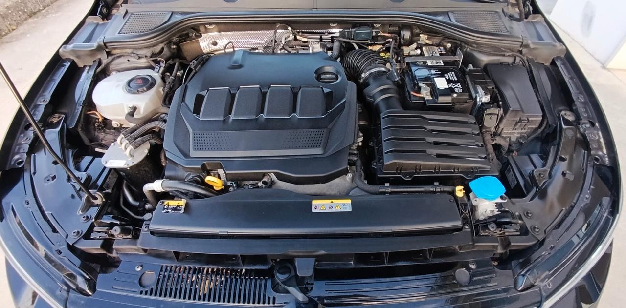 Volkswagen Golf 8 2.0 TDI 115 CV SCR Life - Service Volkswagen - Euro 6d