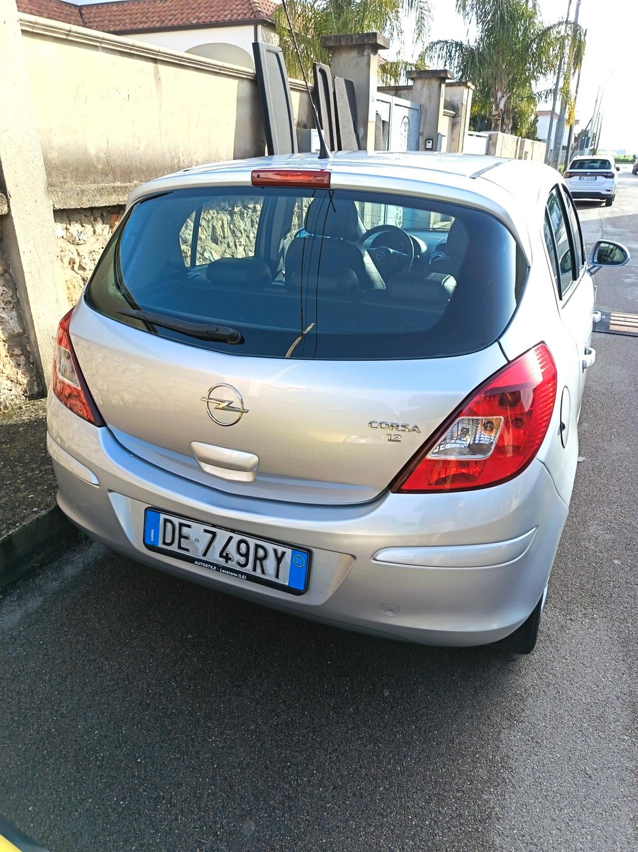 Opel Corsa 1.2 5 porte Cosmo