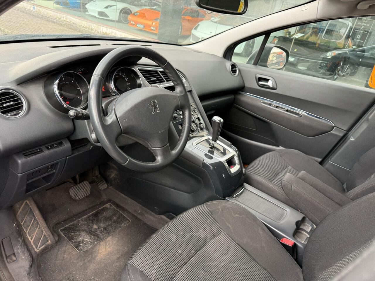 Peugeot 5008 1.6 HDi 112CV cambio robotizzato Tecno