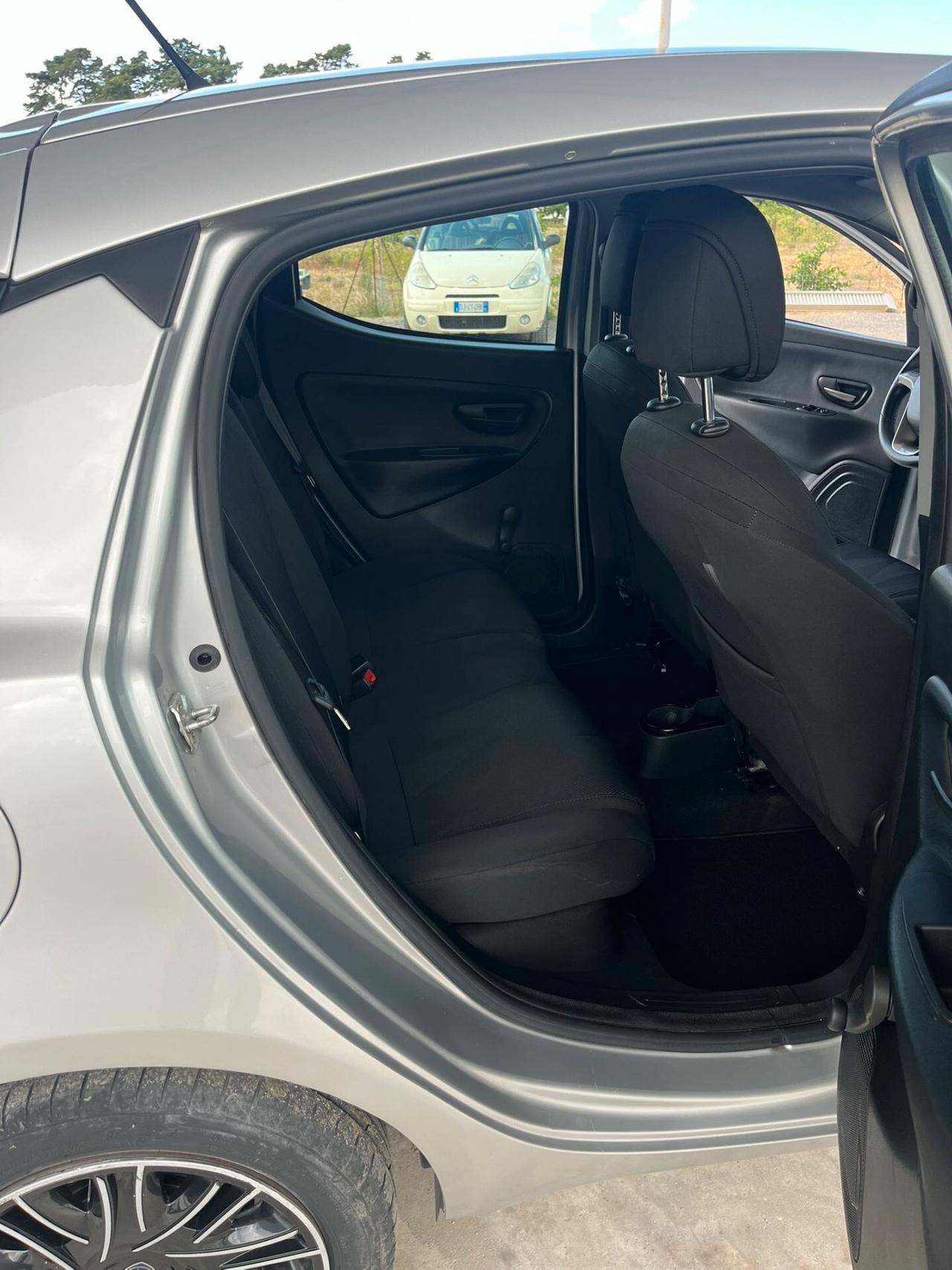Lancia Ypsilon 1.2 69 CV 5 porte S&S Platinum