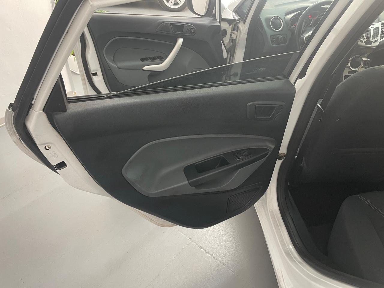 Ford Fiesta 1.4 5 porte Bz.- GPL Titanium