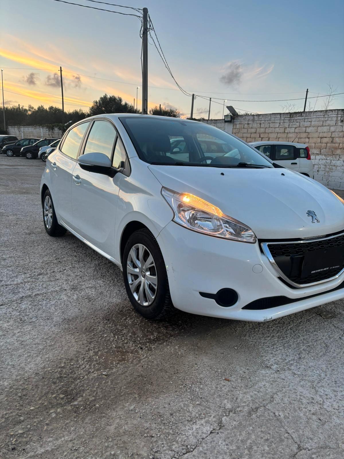 Peugeot 208 1.4 HDi 68 CV 5 porte Allure