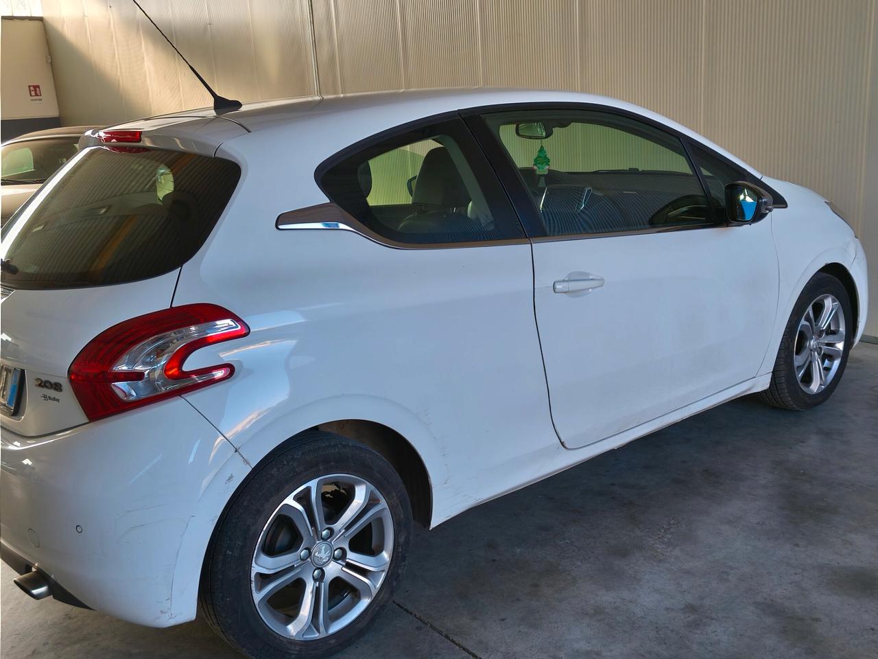 Peugeot 208 1.4 HDi 68 CV Allure