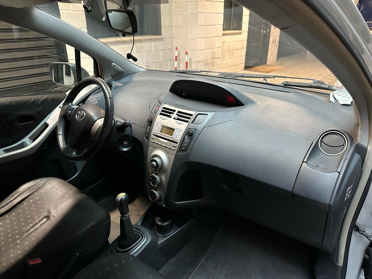 Toyota Yaris 1.0 5 porte