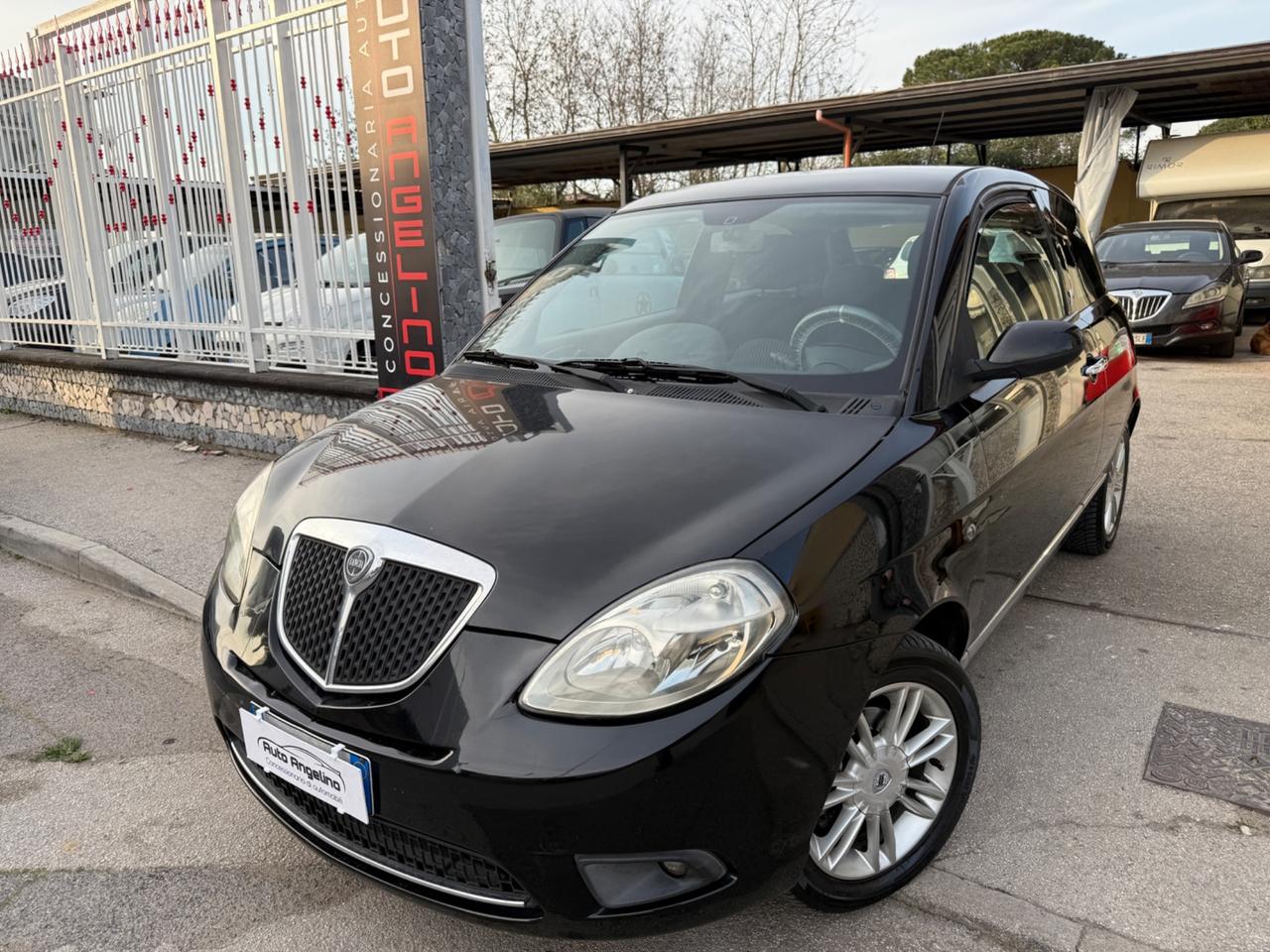 Lancia Ypsilon 1.3 MJT 75 CV Oro