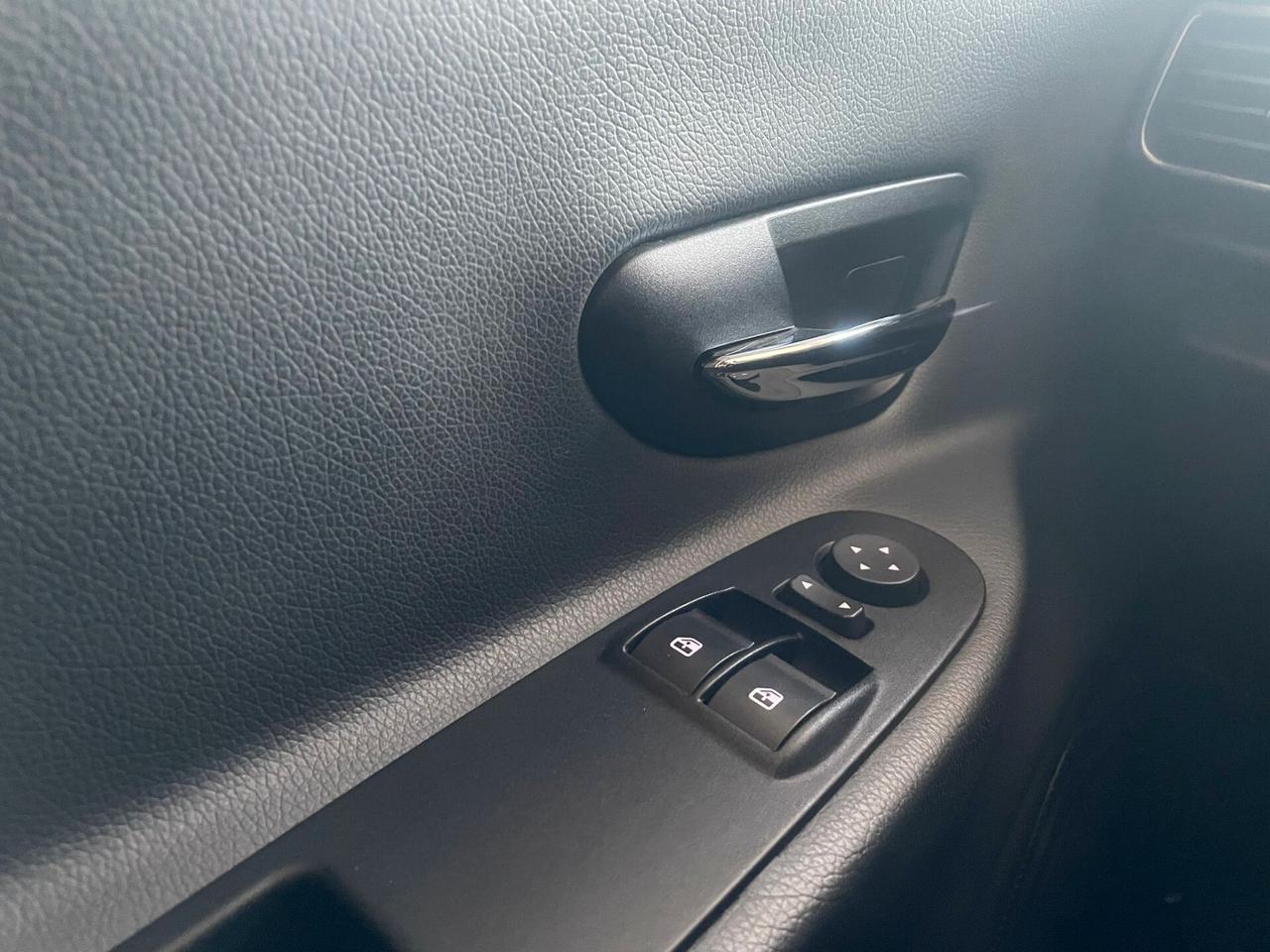 Lancia Ypsilon 0.9 TwinAir 85 CV 5 porte S&S Platinum